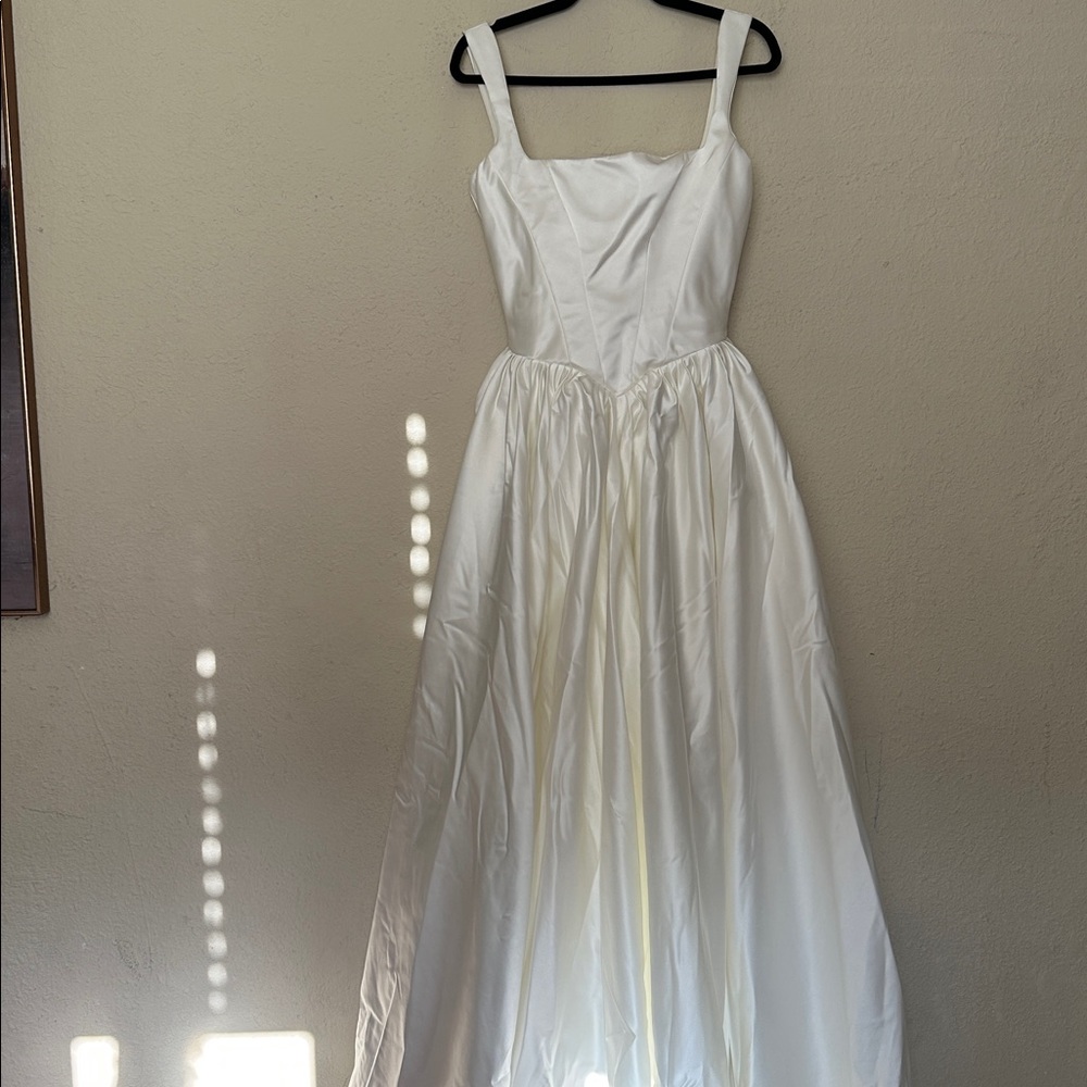 House of CB Ivory Square-Neck Ball Gown Wedding Dress - Picture 17 of 17